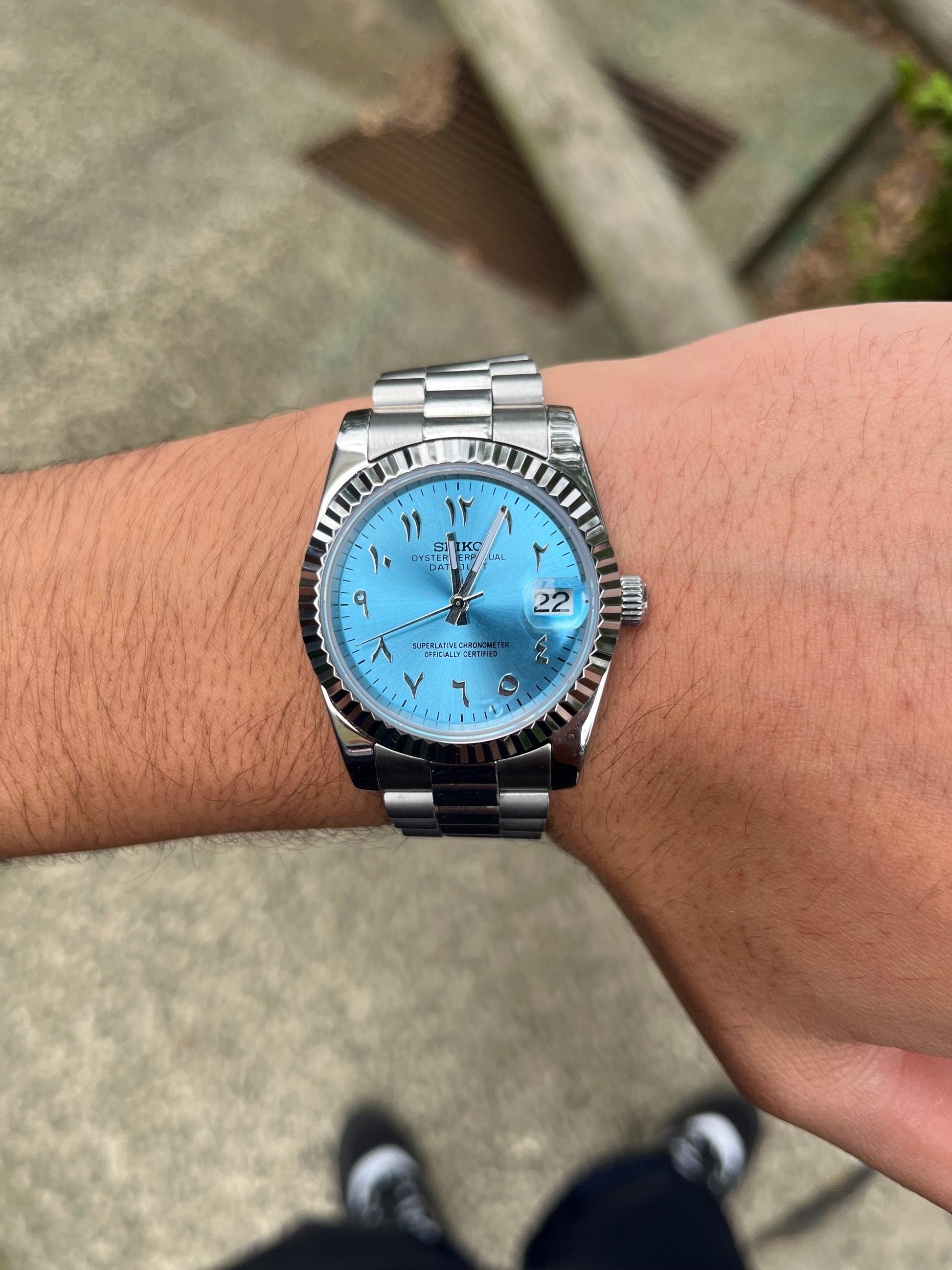 Baby Blue Date-just Seiko Mod - SeyaWatches