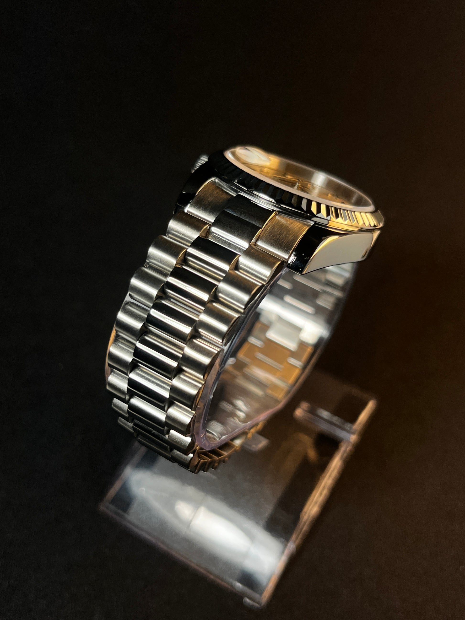 Metallic Silver - Arabic Seiko Dial - SeyaWatches