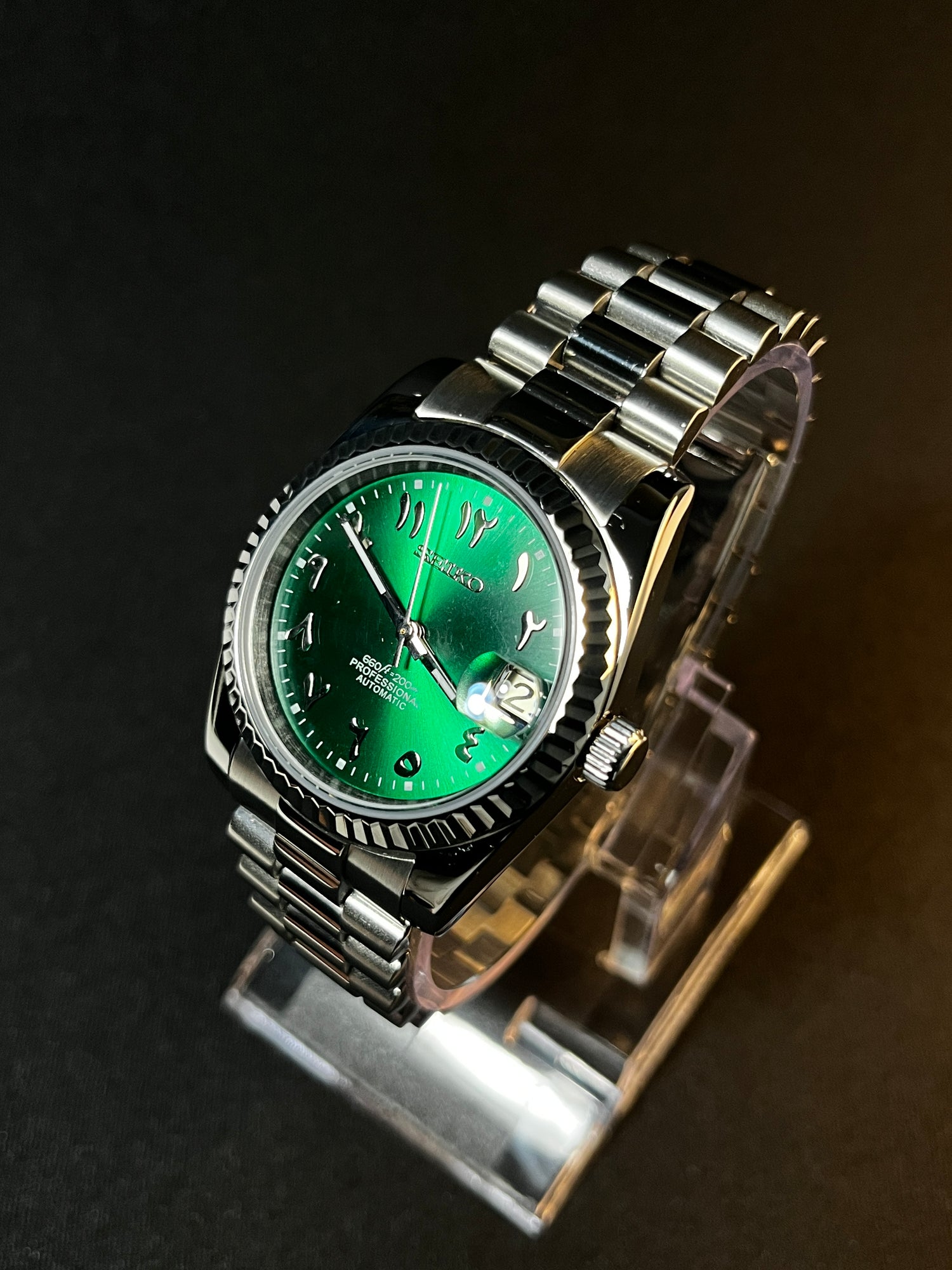 Seiko Mod | Green Arabic Dial
photo is taken from the left side of the watch